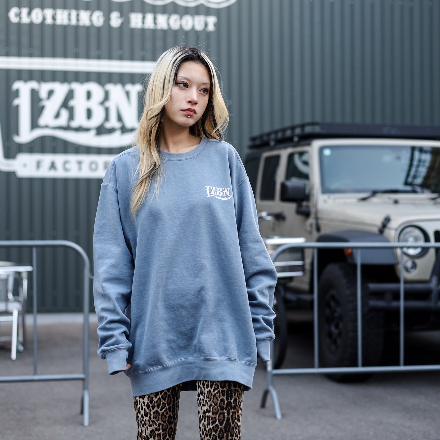 LZBN / STONE LZBN LOGO GARMENT DYED CREWNECK SWEAT (BLUE JEAN)