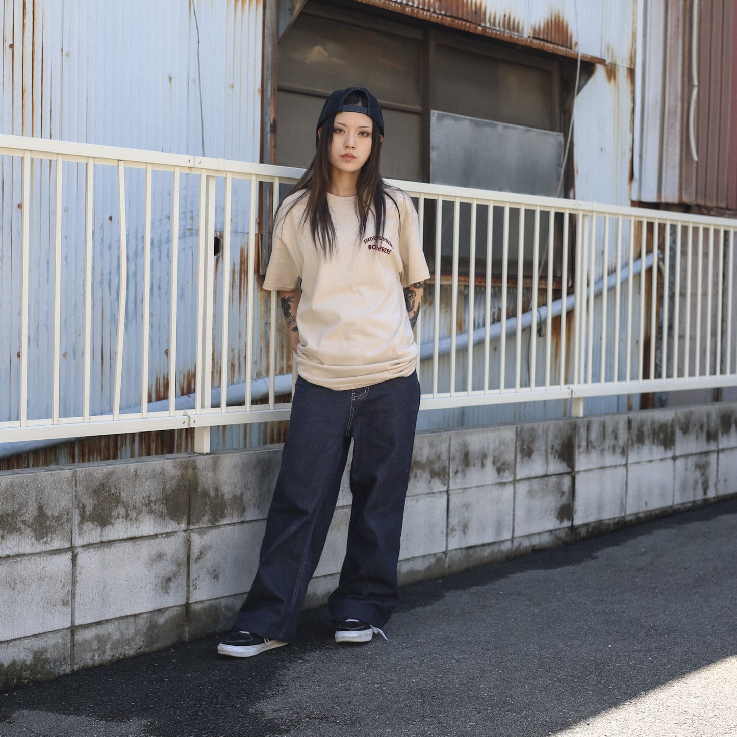 INDEPENDENT / BOMBERS S/S TEE (SAND)