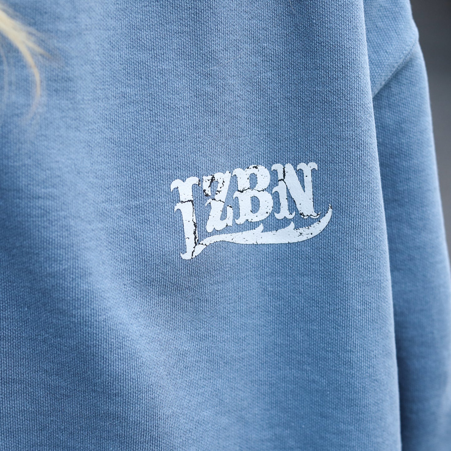 LZBN / STONE LZBN LOGO GARMENT DYED CREWNECK SWEAT (BLUE JEAN)
