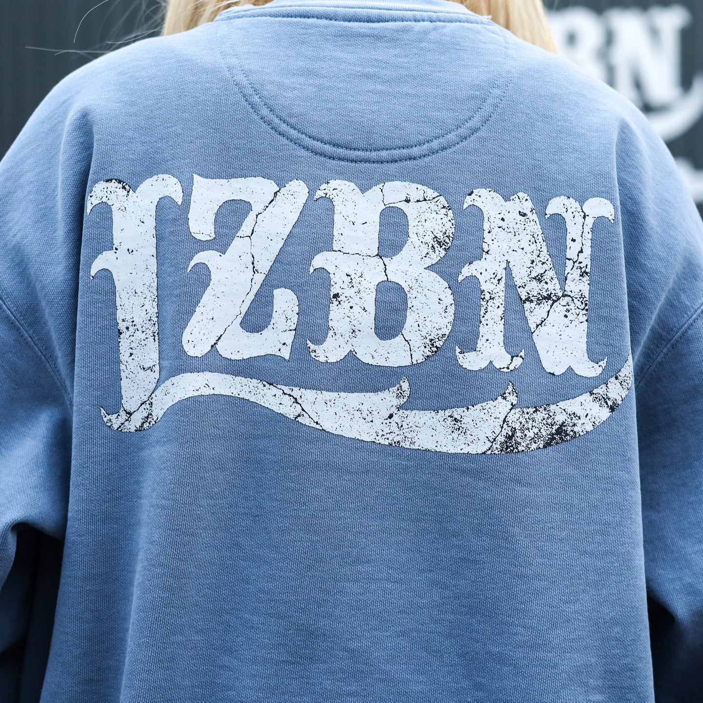 LZBN / STONE LZBN LOGO GARMENT DYED CREWNECK SWEAT (BLUE JEAN)