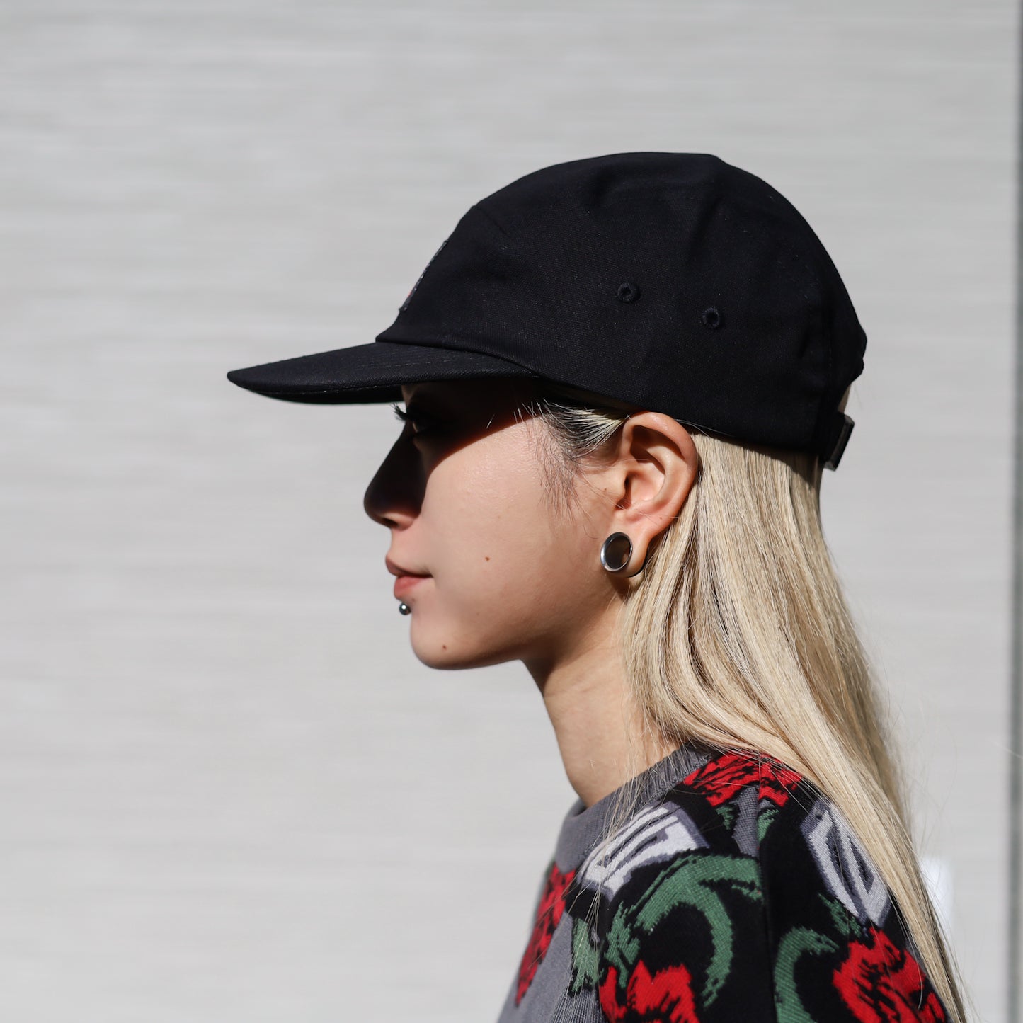 INDEPENDENT / SUMMIT SCROLL CAMP STRAPBACK CAP (BLACK)