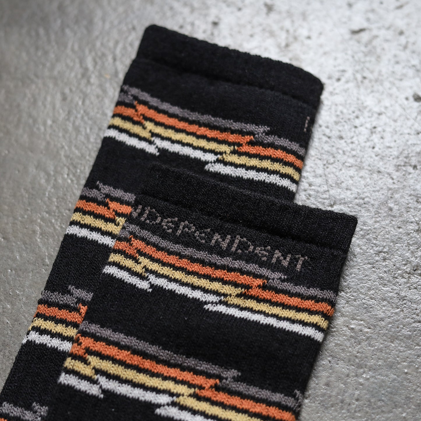 INDEPENDENT / WIRED SOCKS (BLACK STRIPES)