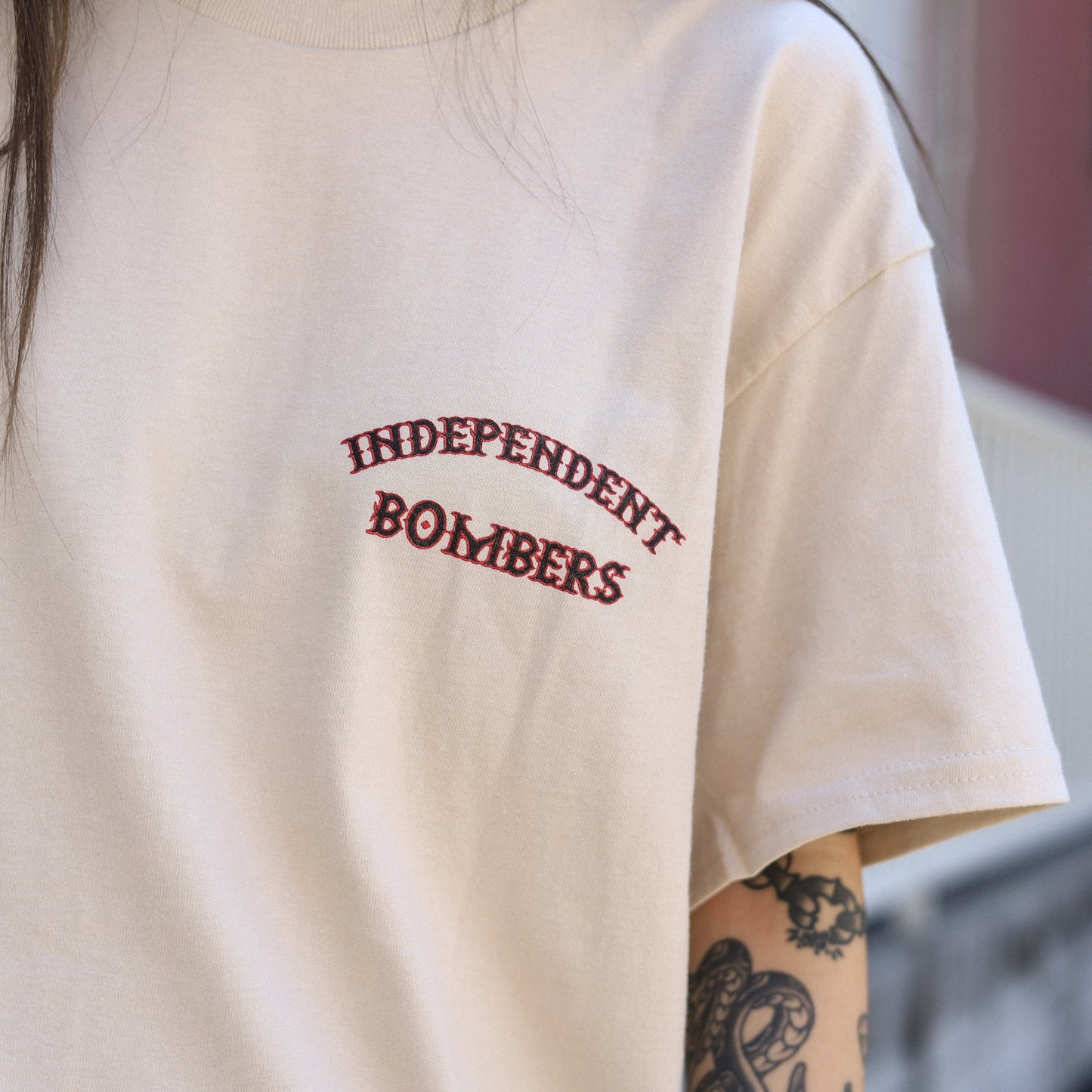 INDEPENDENT / BOMBERS S/S TEE (SAND)