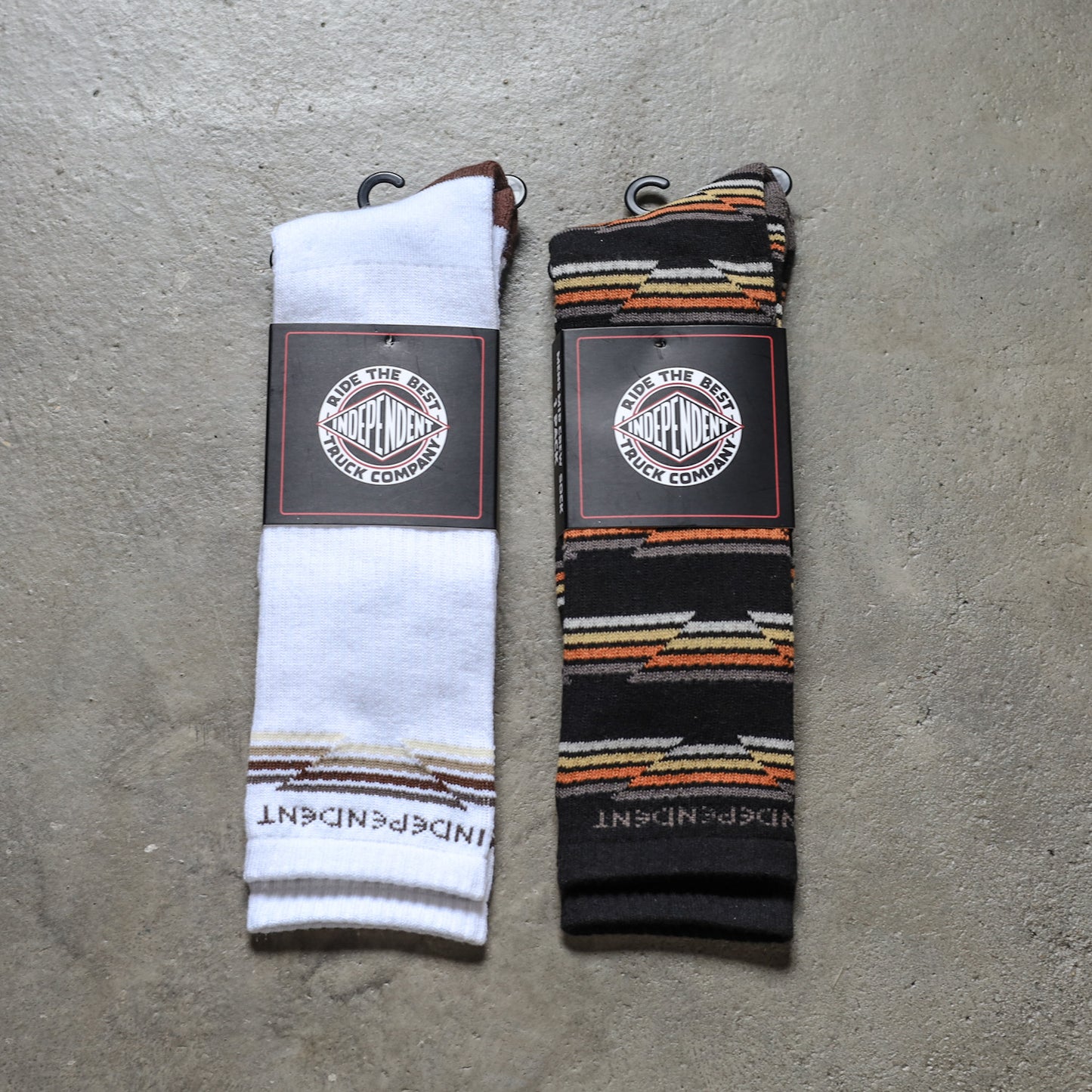 INDEPENDENT / WIRED SOCKS (BLACK STRIPES)