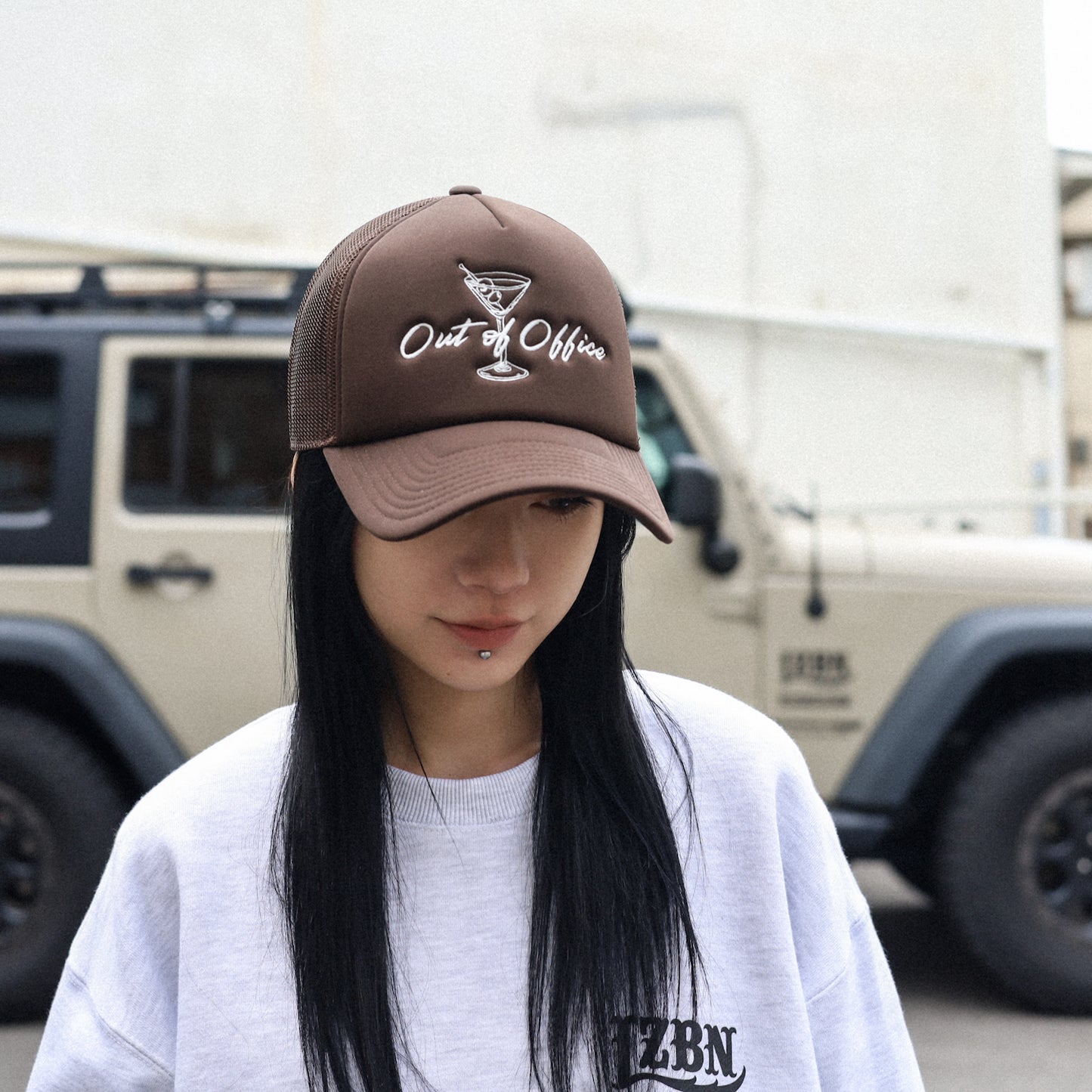 BRIXTON / OUT OF OFFICE HP TRUCKER CAP (PINECONE BROWN/PINECONE BROWN)