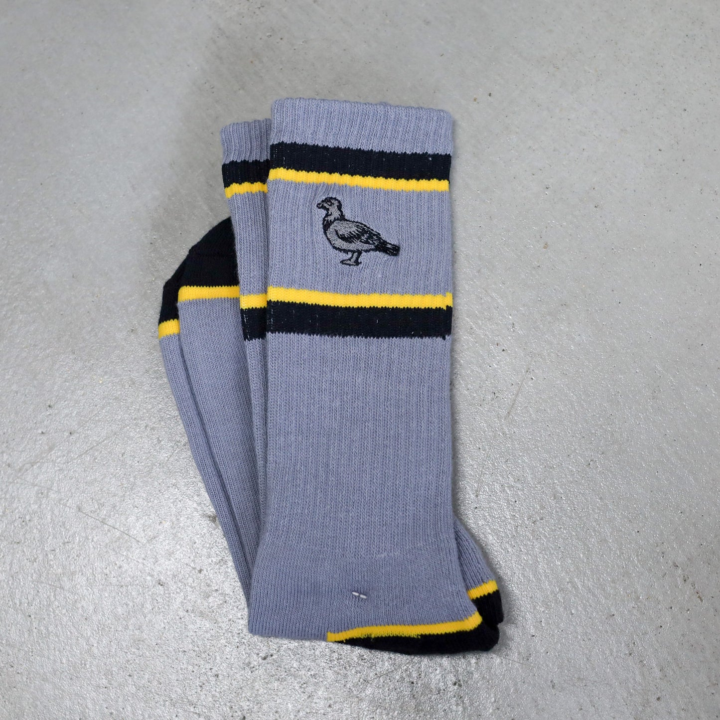 ANTIHERO / BASIC PIGEON EMB SOCKS (GREY/BLACK/YELLOW)