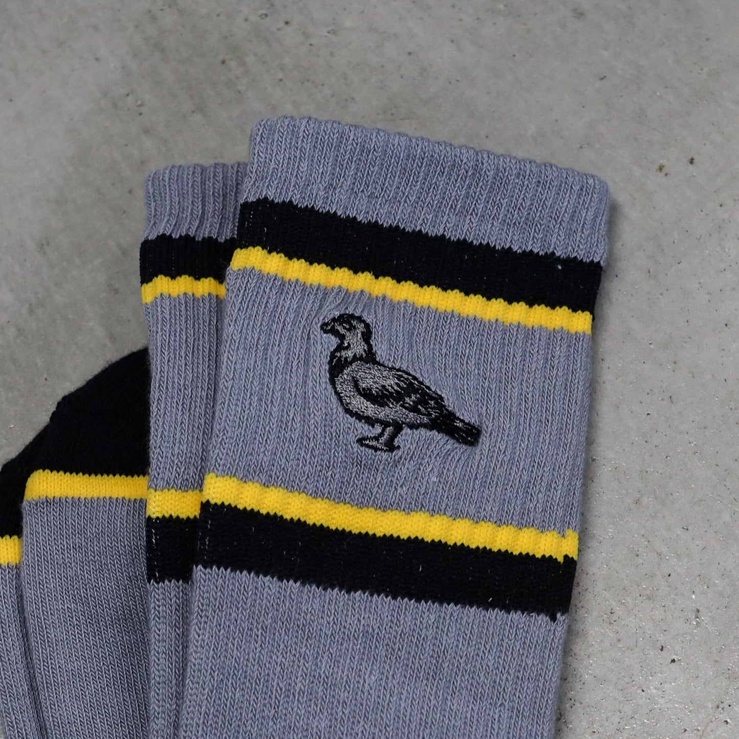 ANTIHERO / BASIC PIGEON EMB SOCKS (GREY/BLACK/YELLOW)