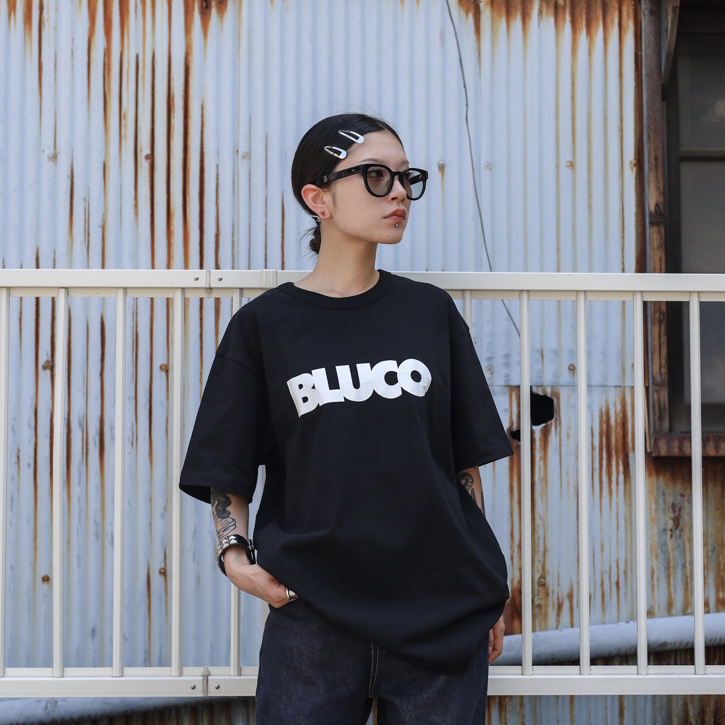 BLUCO / PRINT TEE -LOGO- (BLACK)