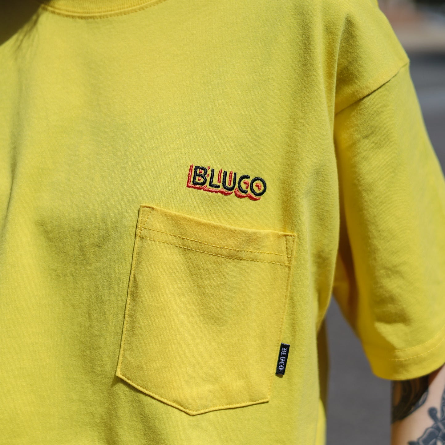 BLUCO / POCKET TEE LOGO- (BANANA)