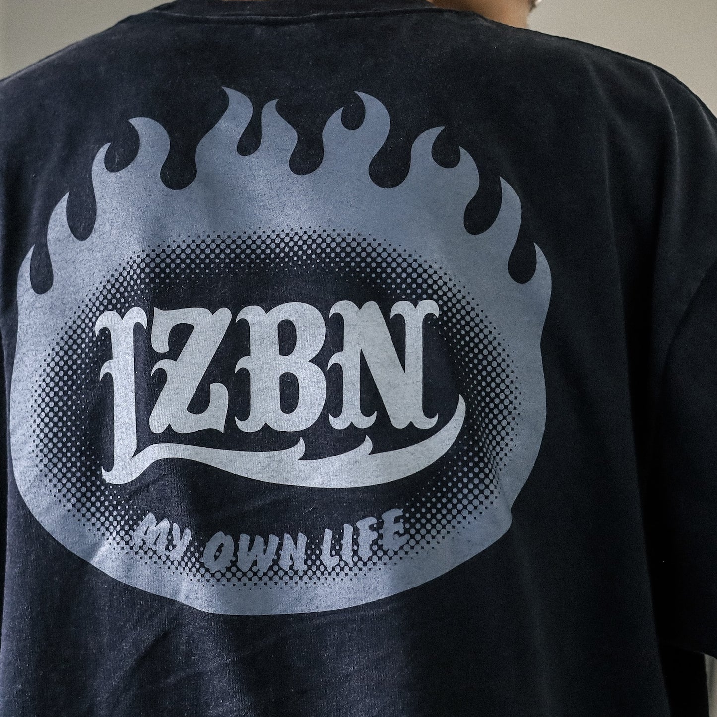 LZBN / FLAME OVAL LOGO FADED WASH TEE (FADED BLACK)