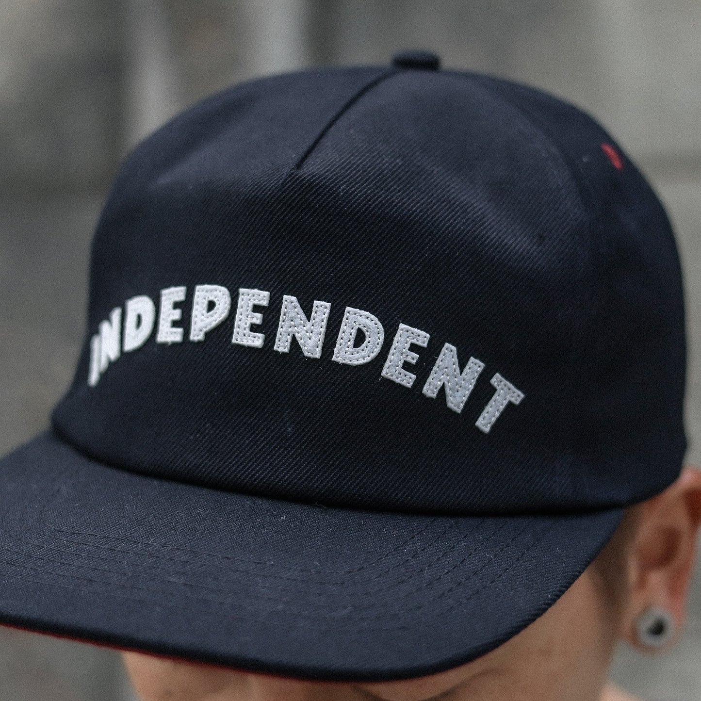 INDEPENDENT / BRIGADE STRAPBACK HAT (BLACK)