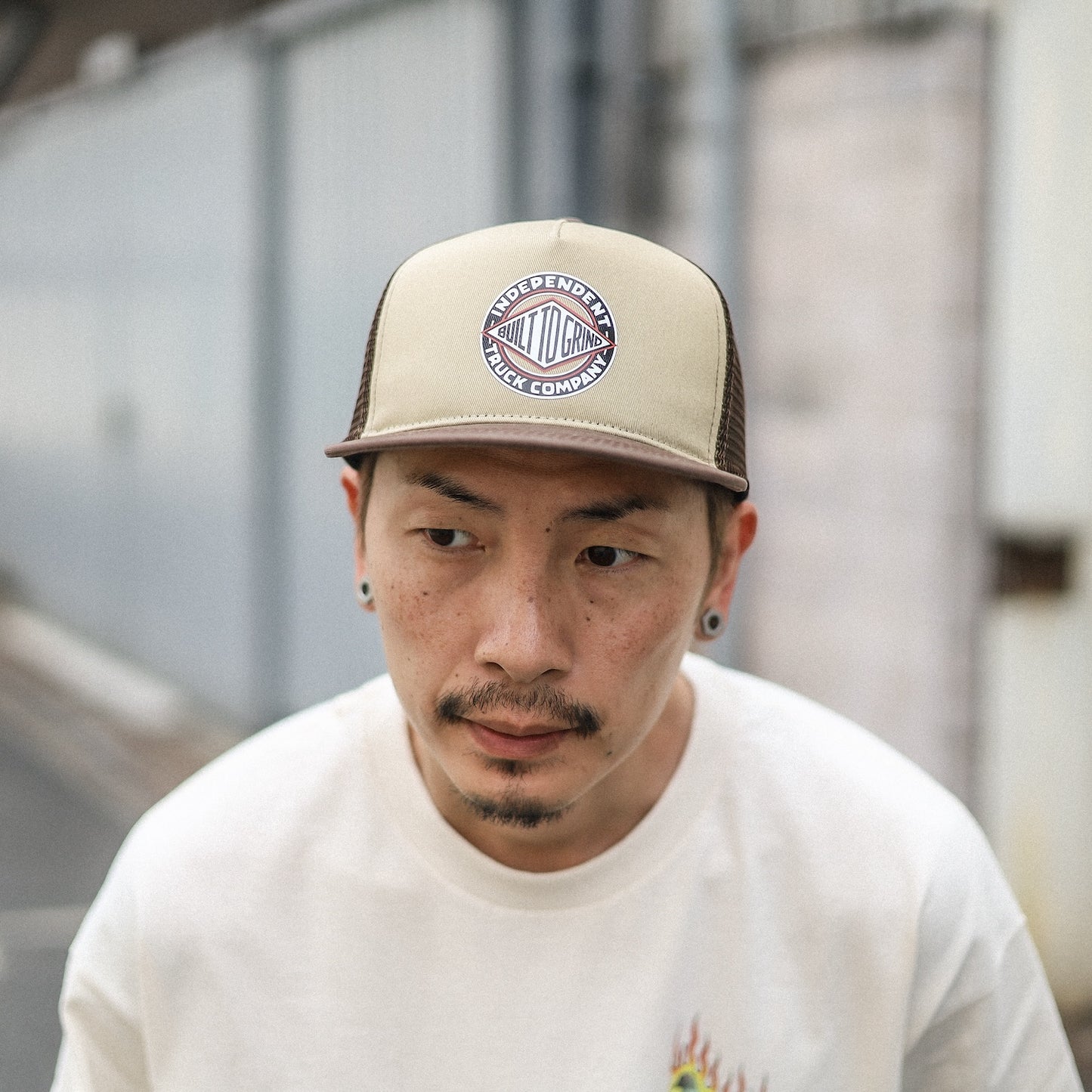 INDEPENDENT / BTG SUMMIT PRINTED MESH TRUCKER HAT (WHITE/TAN/BROWN)