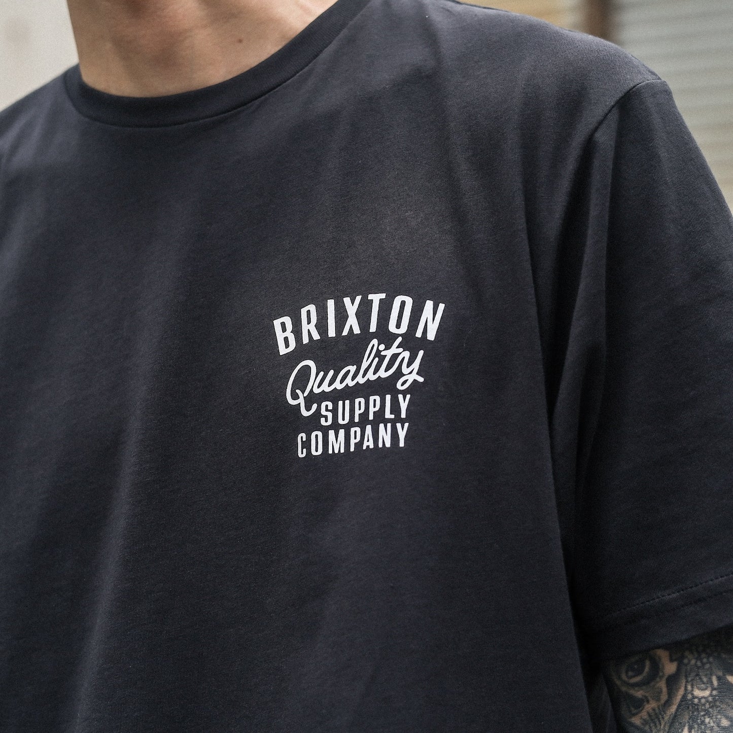 BRIXTON / HUBAL S/S TAILORED TEE (BLACK)