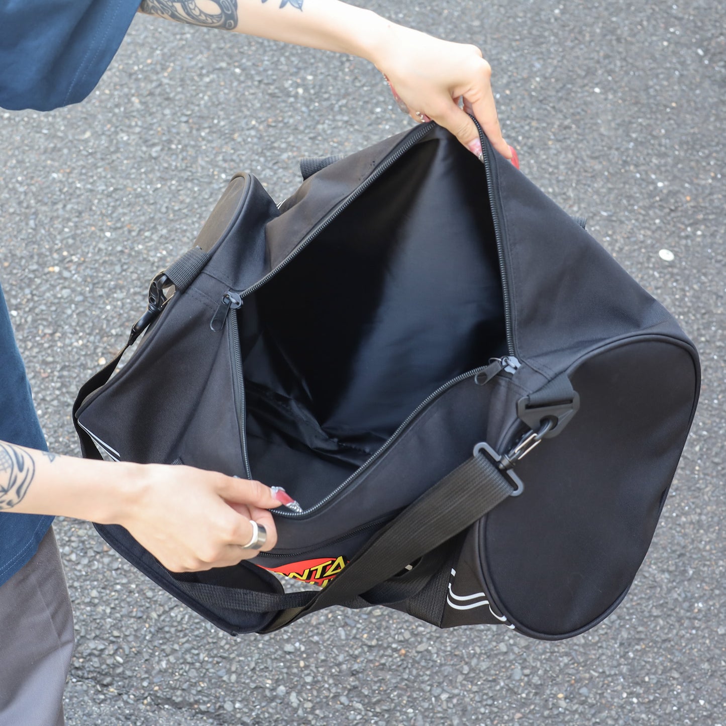 SANTA CRUZ / CLASSIC DOT DUFFLE (BLACK)