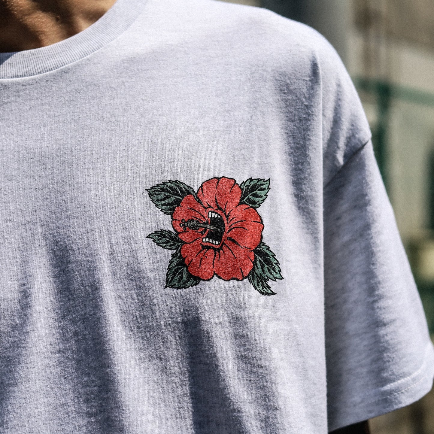 SANTA CRUZ / SCREAMING HIBISCUS DOT S/S TEE (ASH)