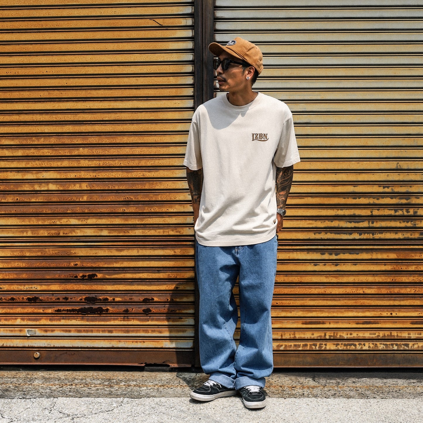 LZBN / STONE LZBN LOGO PIGMENT DYED TEE (NATURAL)
