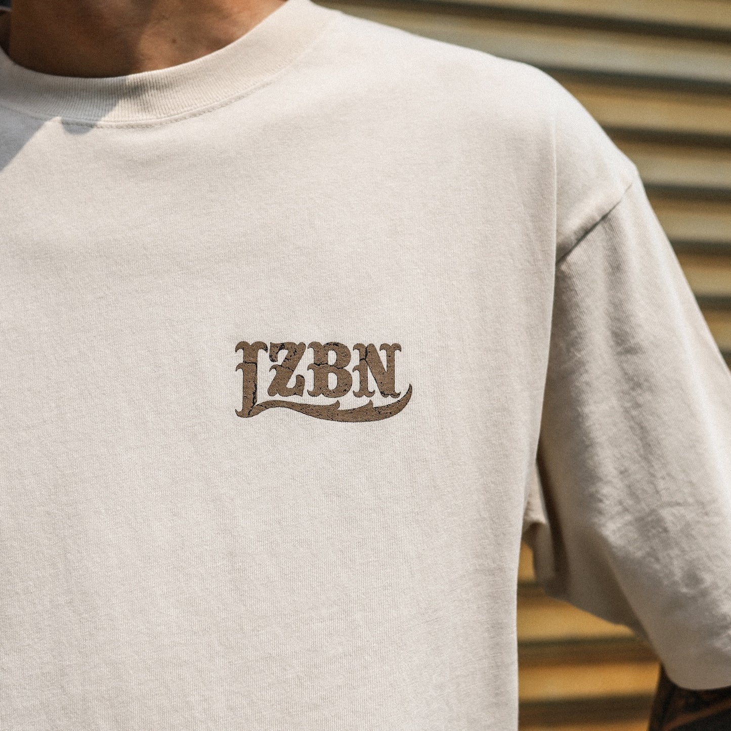 LZBN / STONE LZBN LOGO PIGMENT DYED TEE (NATURAL)