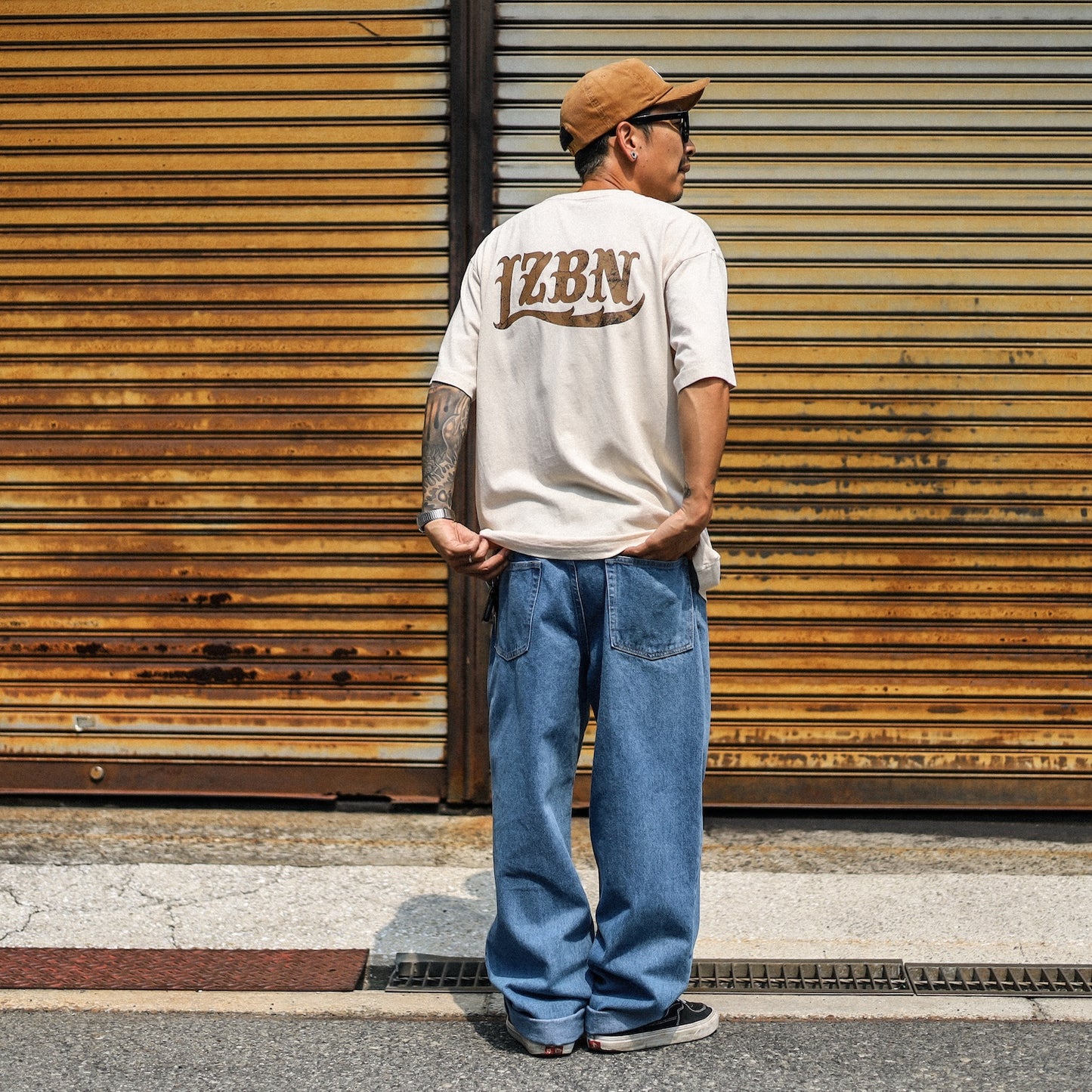 LZBN / STONE LZBN LOGO PIGMENT DYED TEE (NATURAL)