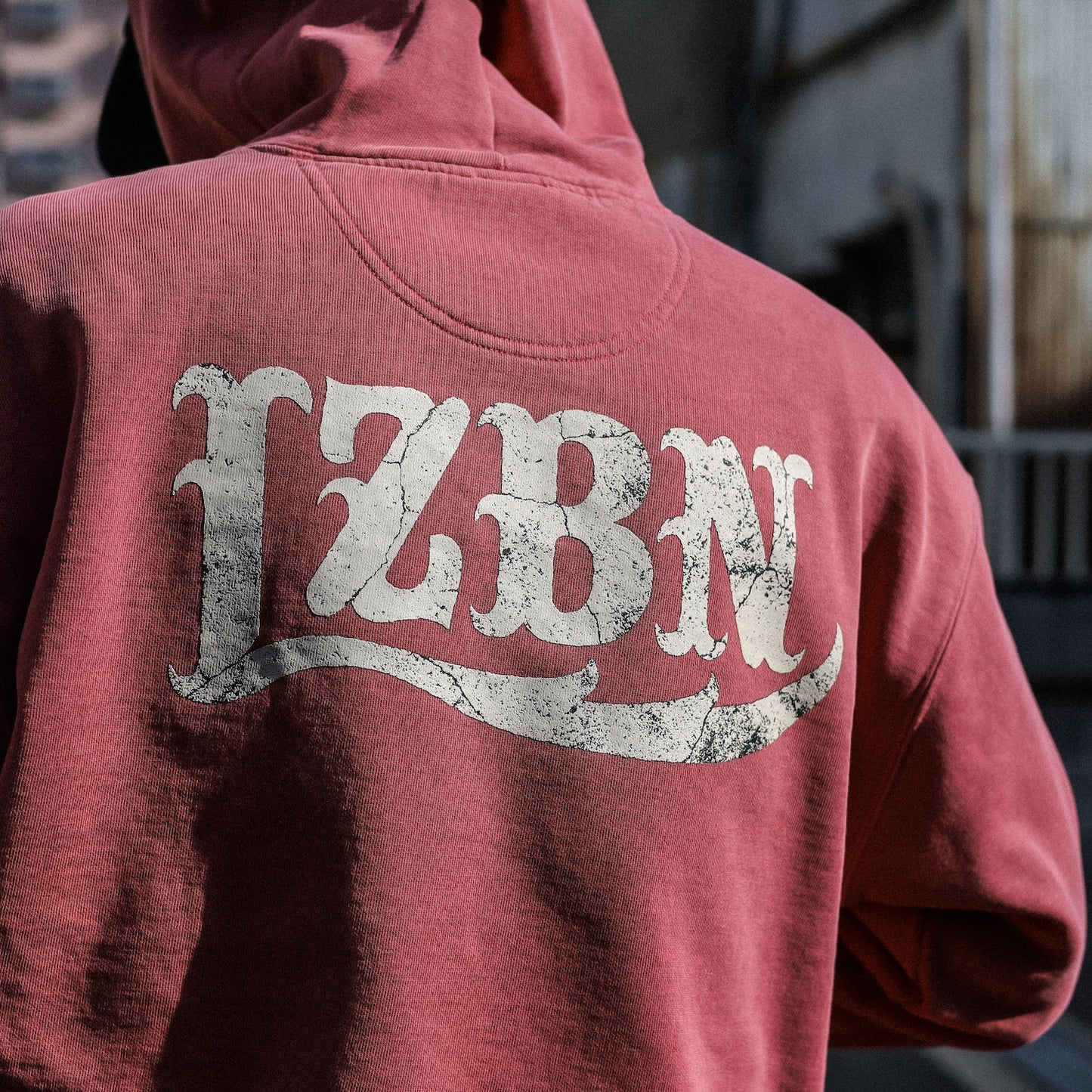 LZBN / STONE LZBN LOGO GARMENT DYED PULLOVER HOODIE (CRIMSON)
