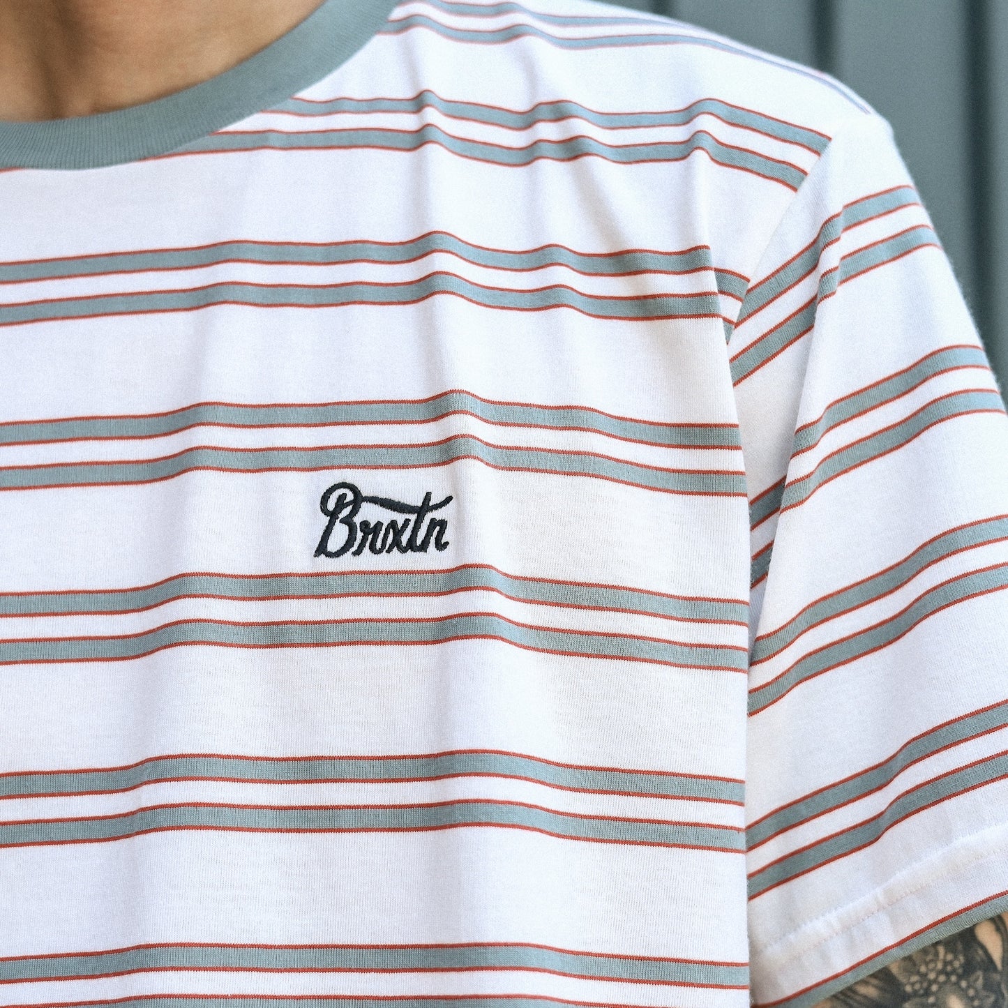 BRIXTON / HILT STITH S/S KNIT (WHITECAP/CHINOIS GREEN)