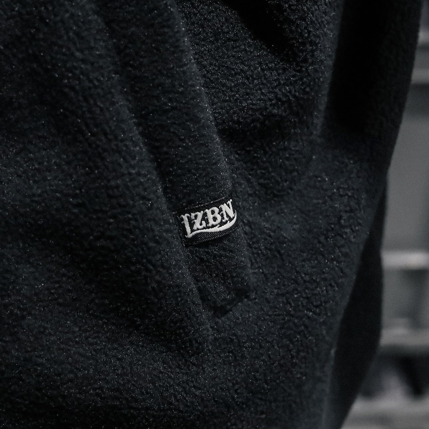 LZBN / HOLLOW OVAL LOGO REVERSIBLE JACKET (BLACK/BLACK)