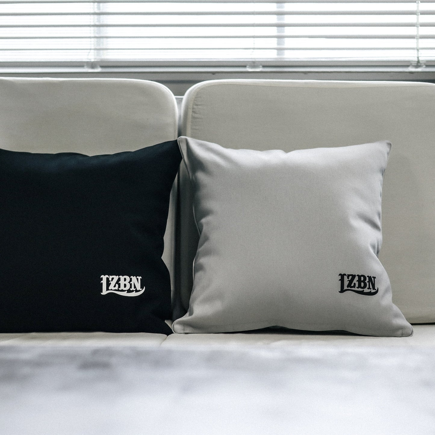 LZBN / LZBN LOGO CANVAS CUSHION (BLACK)