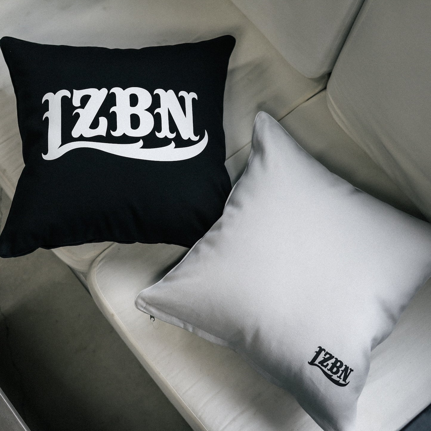 LZBN / LZBN LOGO CANVAS CUSHION (BLACK)