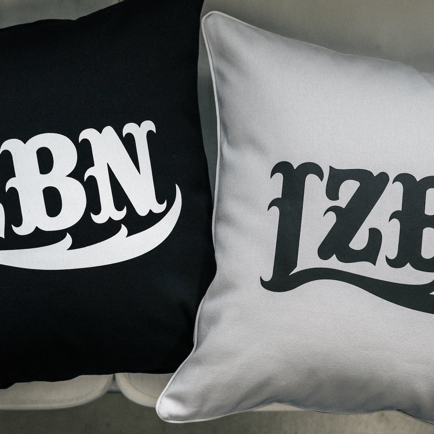 LZBN / LZBN LOGO CANVAS CUSHION (BLACK)
