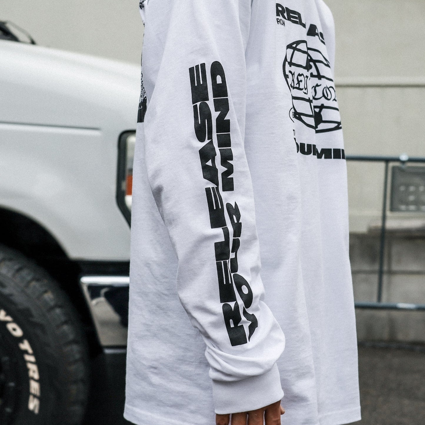 OBEY / RELEASE YOUR MIND CLASSIC LS T-SHIRT (WHITE)