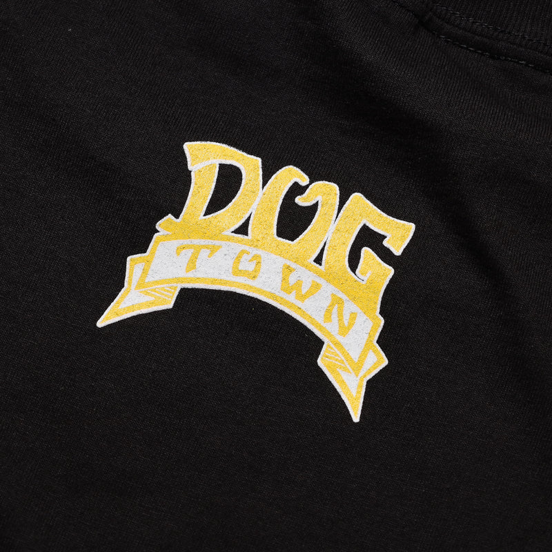 DOGTOWN / KARMA TSOCHEFF PUPPET TEE (BLACK)