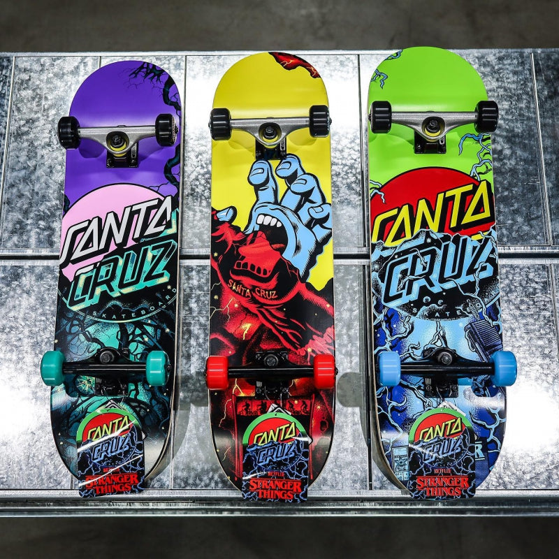 SANTA CRUZ X STRANGER THINGS / SCREAMING HAND FULL SKATEBOARD COMPLETE 8.00IN X 31.25IN