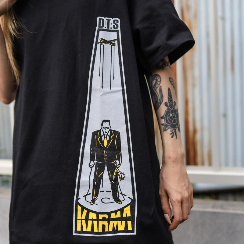 DOGTOWN / KARMA TSOCHEFF PUPPET TEE (BLACK)