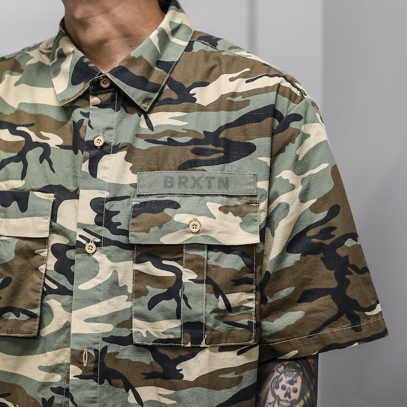 BRIXTON / SURPLUS S/S WOVEN (CAMO SURPLUS)