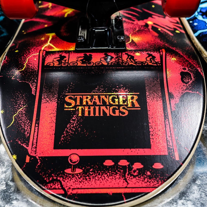 SANTA CRUZ X STRANGER THINGS / SCREAMING HAND FULL SKATEBOARD COMPLETE 8.00IN X 31.25IN