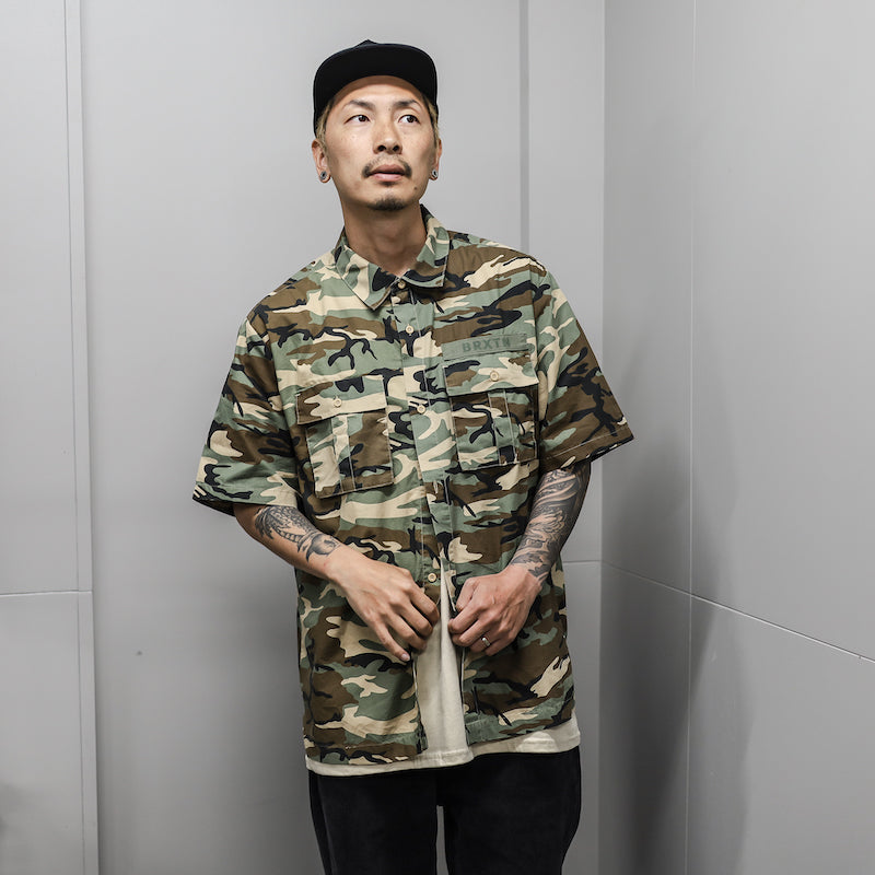 BRIXTON / SURPLUS S/S WOVEN (CAMO SURPLUS)