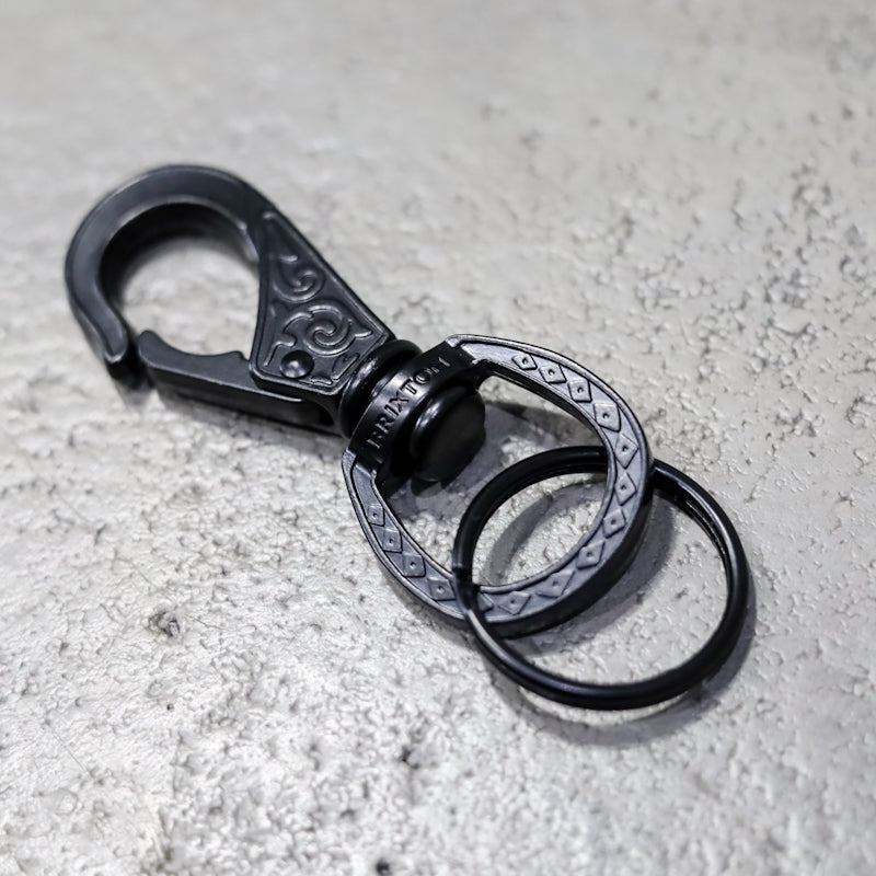 BRIXTON / SCROLL KEYCHAIN (MATTE BLACK)