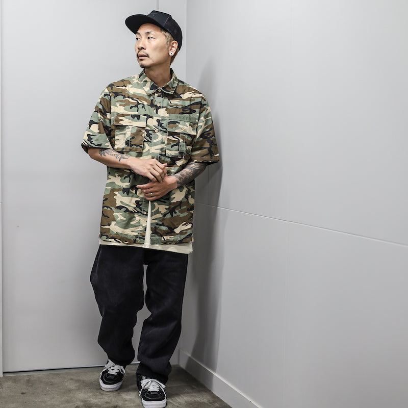 BRIXTON / SURPLUS S/S WOVEN (CAMO SURPLUS)