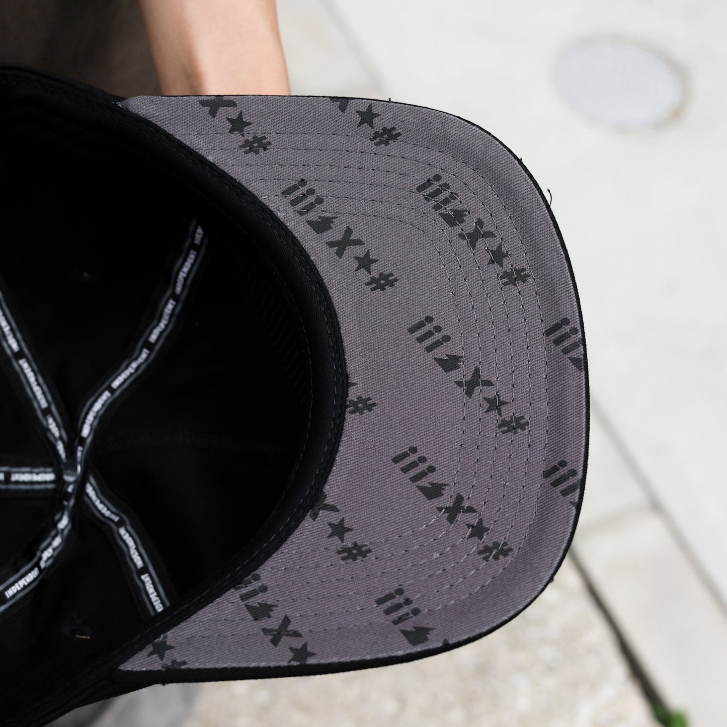 INDEPENDENT / EXCLAMATION SNAPBACK CAP (BLACK)