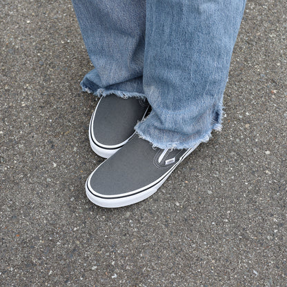 VANS / CLASSIC SLIP-ON (CHARCOAL)