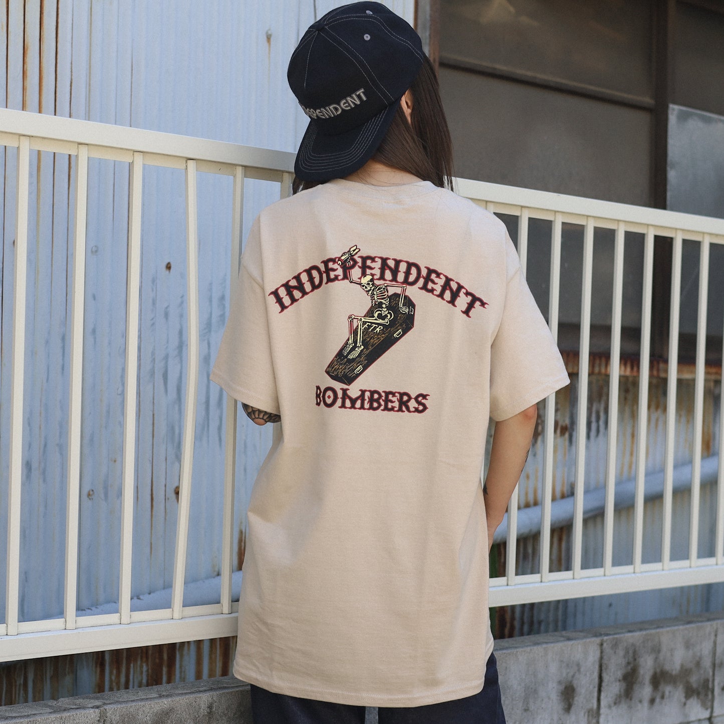 INDEPENDENT / BOMBERS S/S TEE (SAND)