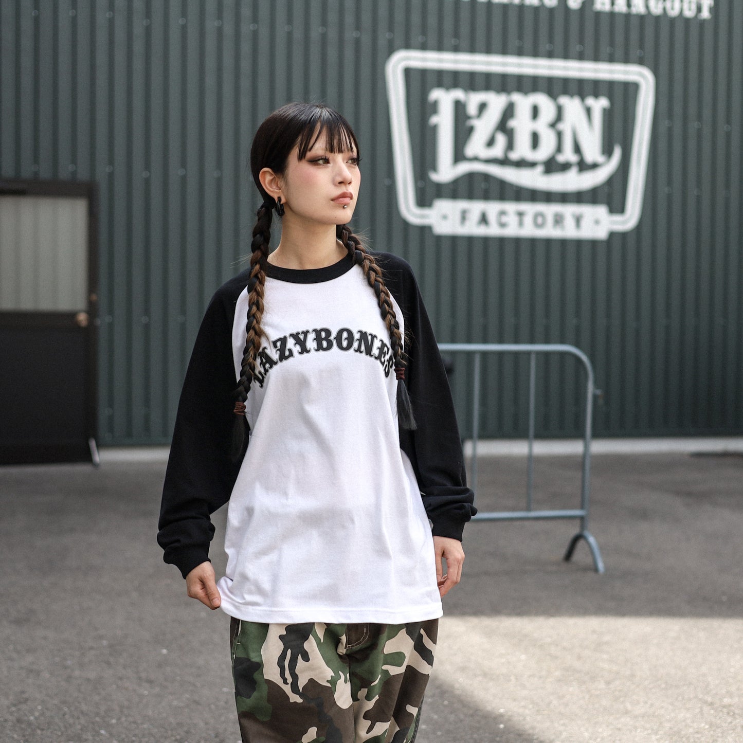 LZBN / ARCH LOGO RAGLAN L/S TEE (WHITE/BLACK)