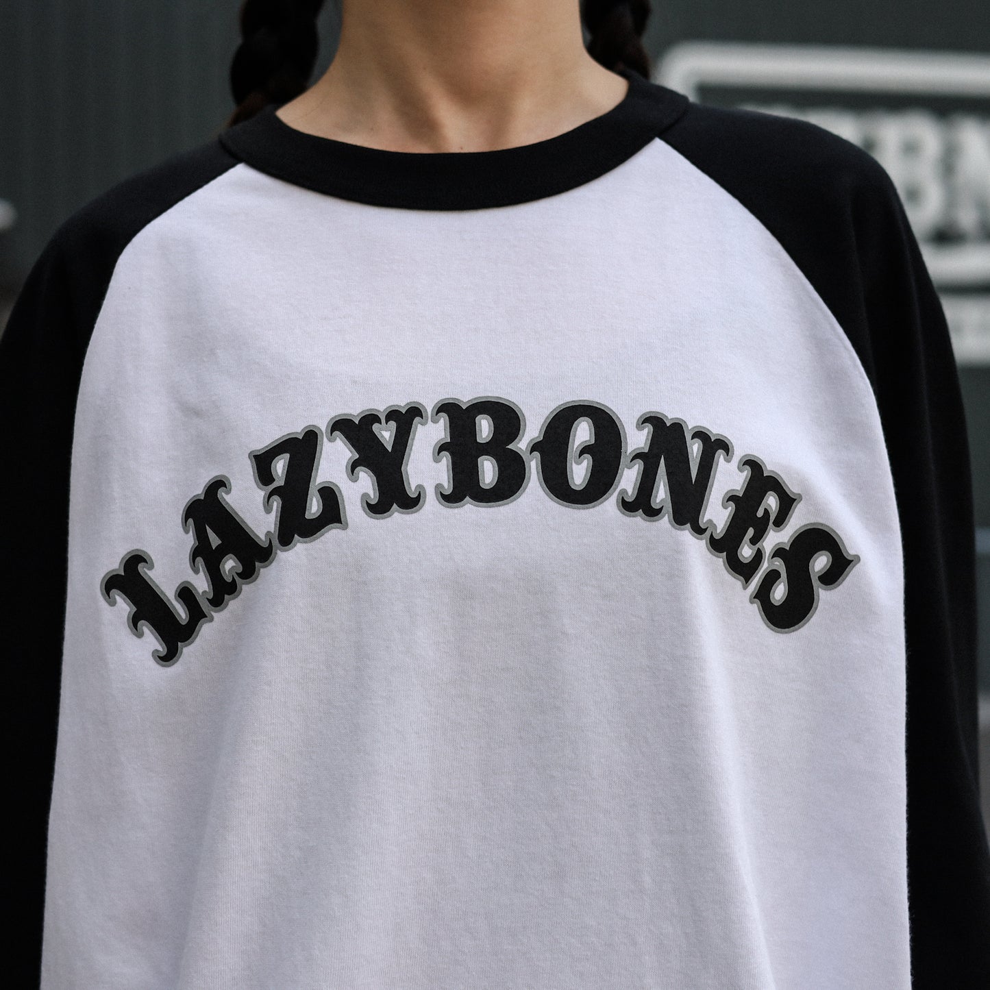 LZBN / ARCH LOGO RAGLAN L/S TEE (WHITE/BLACK)