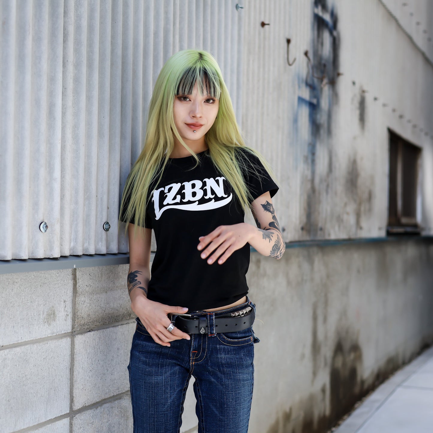 LZBN / WOMENS LZBN FRONT LOGO TEE (BLACK)