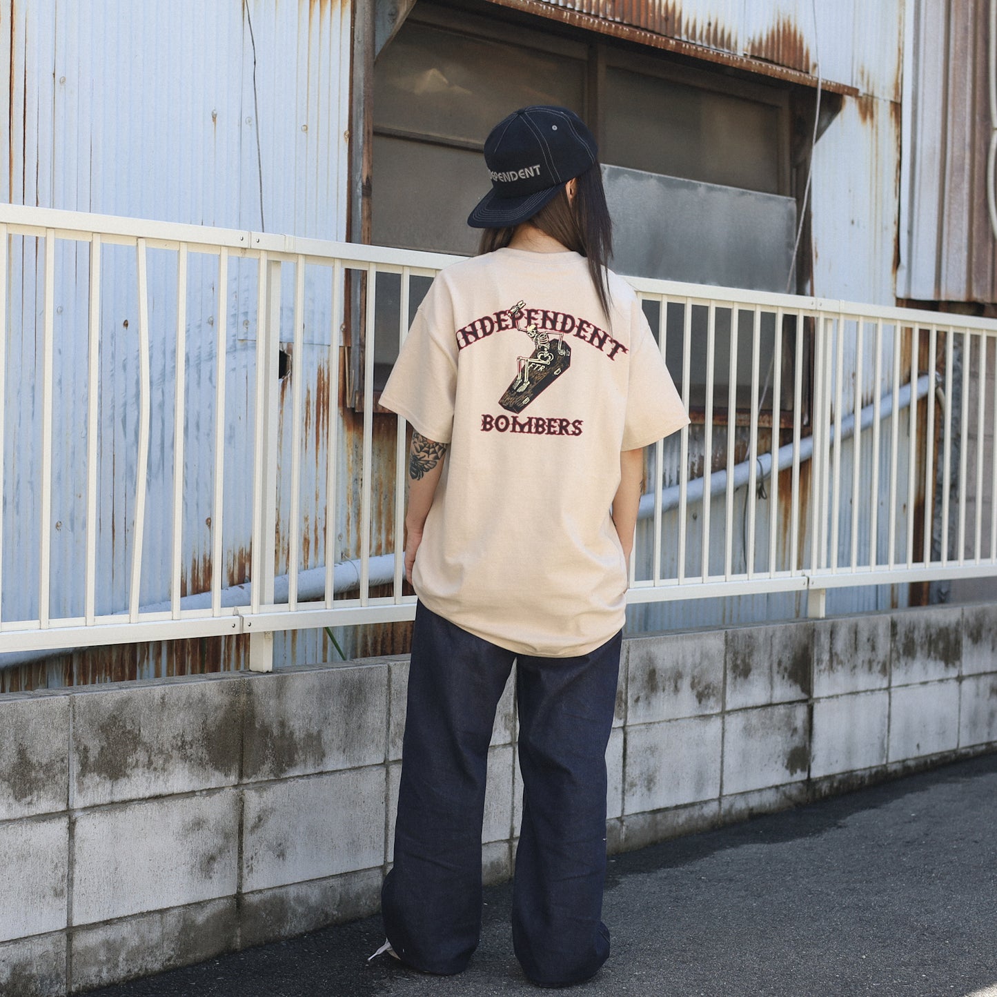 INDEPENDENT / BOMBERS S/S TEE (SAND)