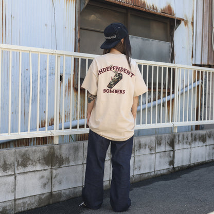 INDEPENDENT / BOMBERS S/S TEE (SAND)