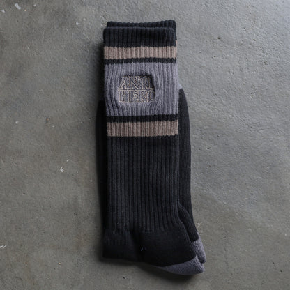 ANTIHERO / BLACKHERO OUTLINE EMB SOCKS (BLACK/BRONZE/CHARCOAL)