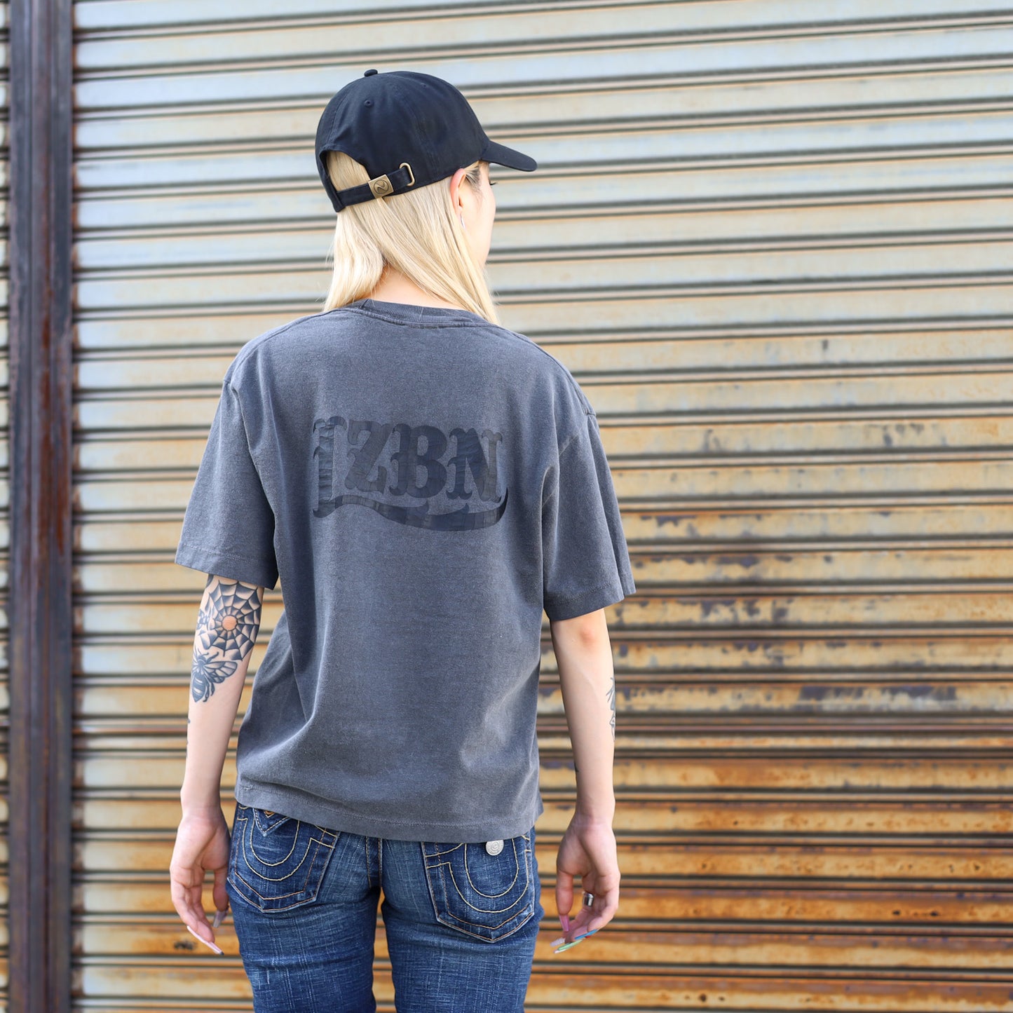 LZBN / WOMENS CRACK LZBN LOGO GARMENT DYED BOXY TEE (PEPPER)