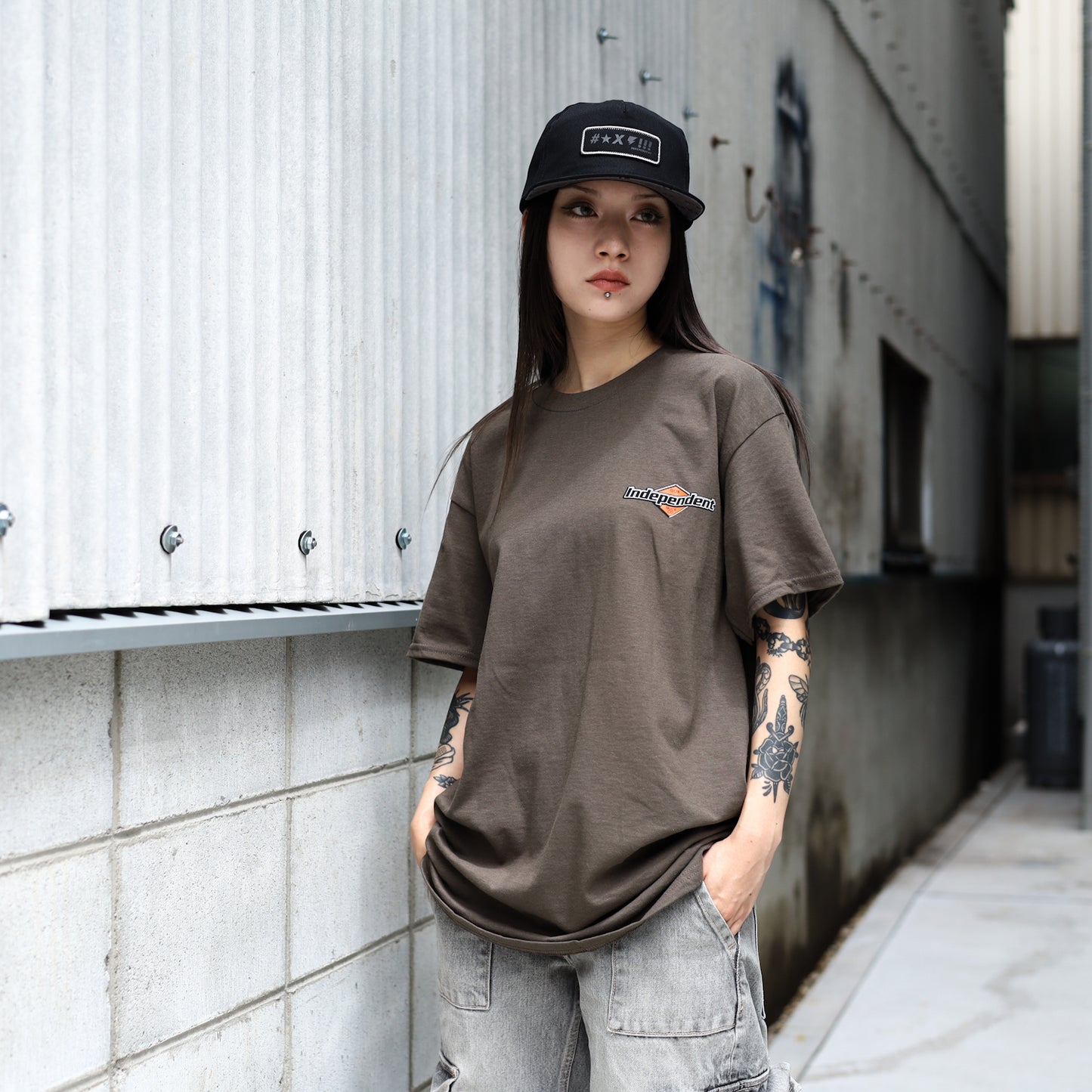 INDEPENDENT / MOJOCHROME S/S TEE (OLIVE)