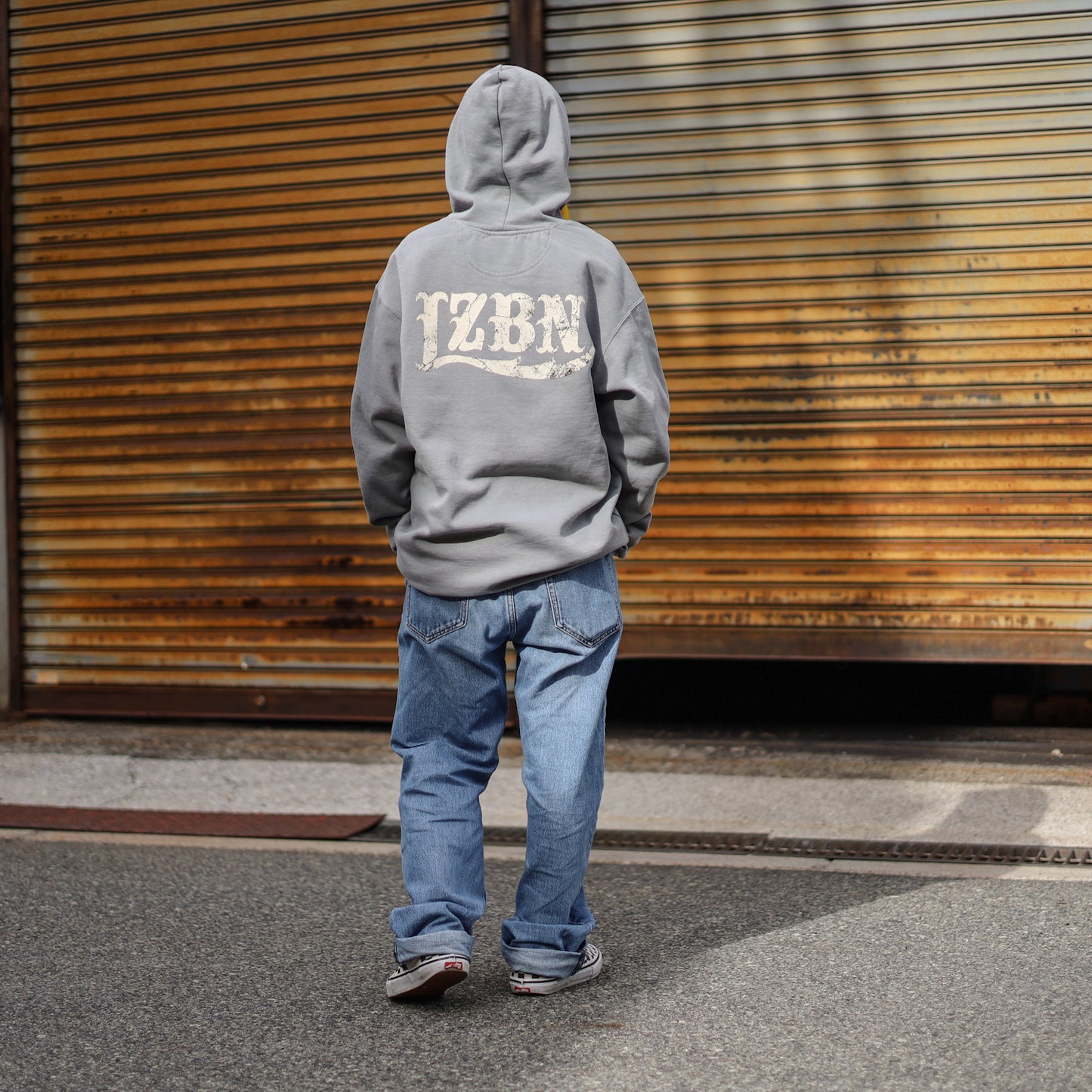 LZBN / STONE LZBN LOGO GARMENT DYED PULLOVER HOODIE (GREY)