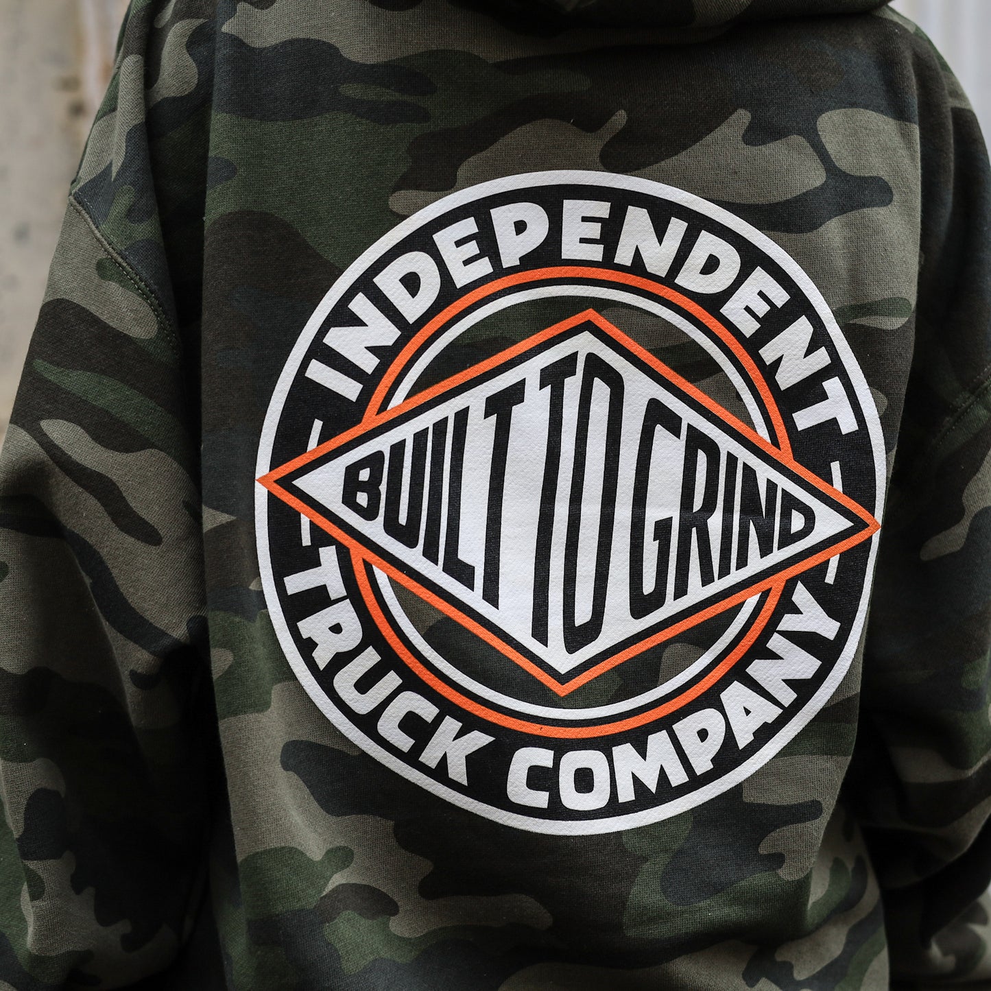 INDEPENDENT / BTG SUMMIT PULLOVER HOODIE (FOREST CAMO)